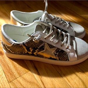 Never-worn Vintage Havana Sneakers! Gray and snakeskin pattern, size 6.5.